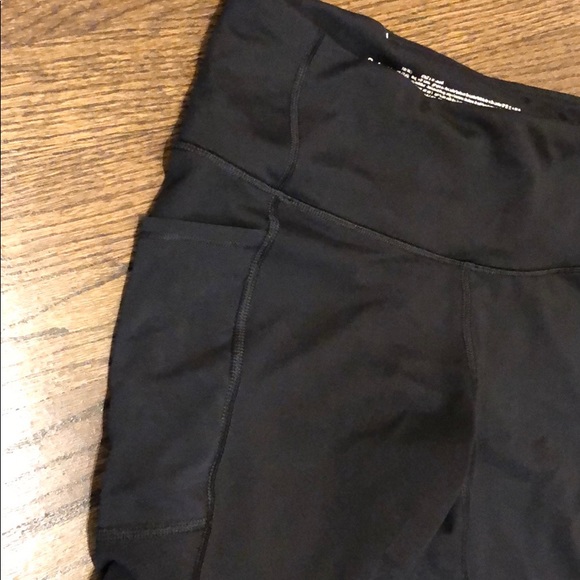 Victoria’s Secret sport leggings in size small - Picture 3 of 3